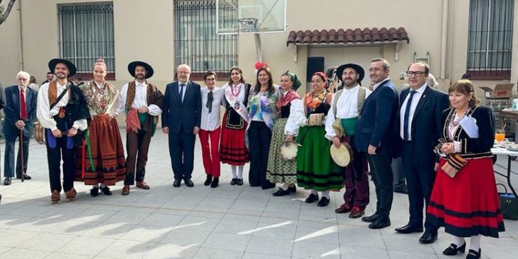 Gobierno y Federación de Danzas llevan el folclore regional al centenario de la Casa de Cantabria en Buenos Aires