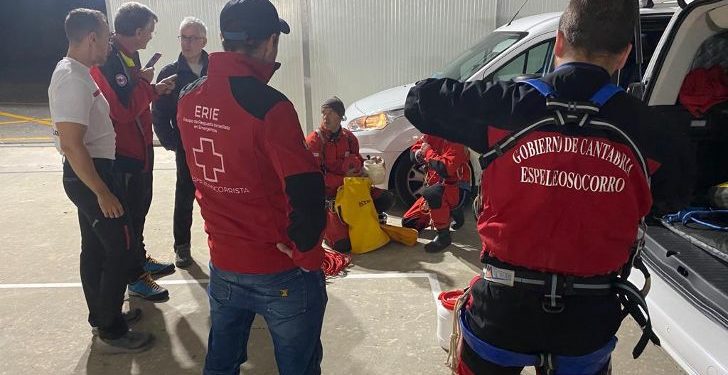 Rescatados tres espeleólogos perdidos en la travesía Tonio-Cañuela