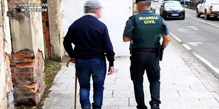 Detenida una mujer al apoderarse de los ahorros y pensión de un anciano de 89 años en un pueblo de Cantabria