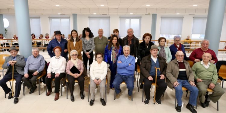 La consejera de Inclusión Social asiste al homenaje a los mayores del Centro Social Atalaya de Santander
