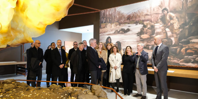 Buruaga asegura que la puesta en marcha del CAR de Puente Viesgo es un «gran paso» para situar a Cantabria como «referente europeo» del arte rupestre