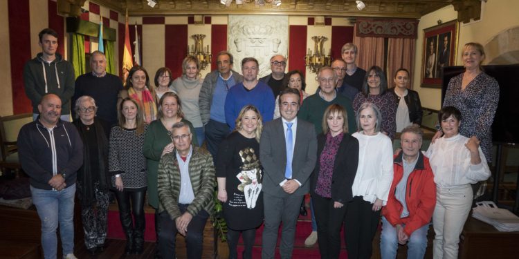 Camargo homenajea a 19 docentes de ocho centros educativos del Valle que pasan a la jubilación