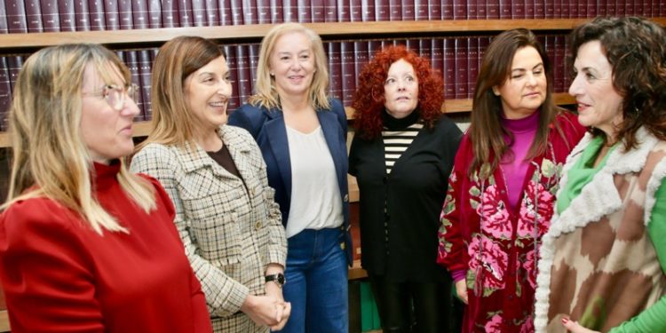 Buruaga refuerza las políticas de igualdad con medidas de discriminación positiva como las incluidas en el Plan de Autónomos o en la reforma fiscal