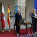 El Parlamento conmemora el Día de Europa con las 27 banderas y la disertación de Varela Ortega sobre la imagen de los españoles en el extranjero