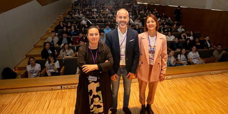 Silva destaca el compromiso social de los alumnos cántabros con el desarrollo sostenible del planeta