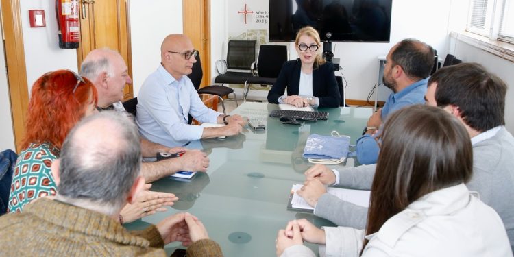 Eva Guillermina Fernández señala el apoyo económico del Gobierno en la organización de festivales folk en Cantabria a través de ayudas públicas