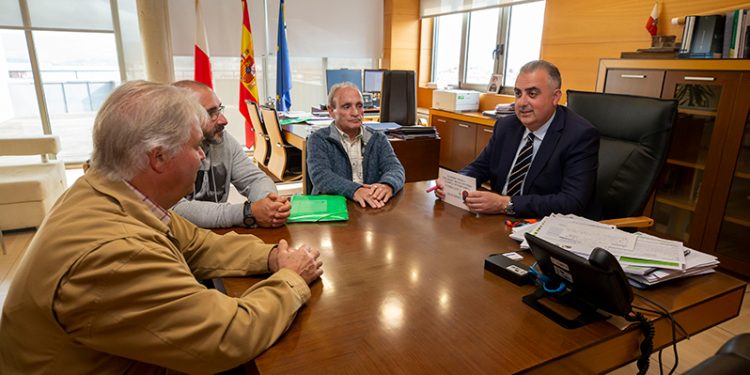 Roberto Media estudiará las propuestas de la Junta Vecinal de Cabárceno para mejorar sus infraestructuras