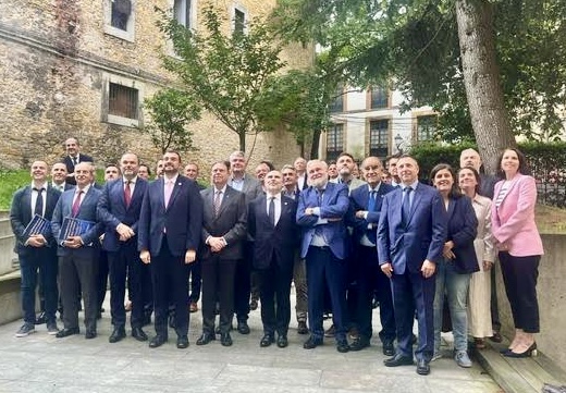 Agüeros manifiesta el apoyo de Cantabria al proyecto de las cámaras de comercio para potenciar el Corredor Atlántico