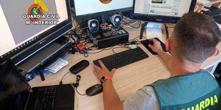 La Guardia Civil alerta de nuevos casos en Cantabria del secuestro del WhatsApp
