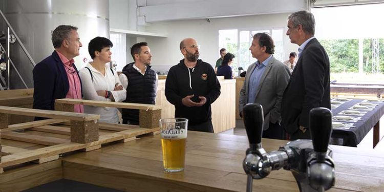 La Consejería de Desarrollo Rural apoya los planes de crecimiento de la cervecera Dougall’s
