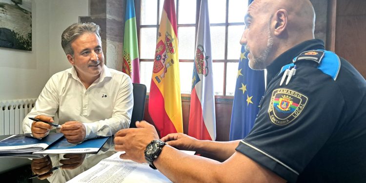 Movellán: “El agente-tutor es una vía de actuación para proteger a la población más vulnerable de Camargo, nuestros menores”