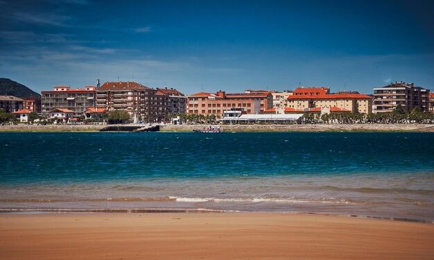 Comienza en Santoña una campaña de mejora del entorno para la optimización de la imagen urbana en el período estival 2024