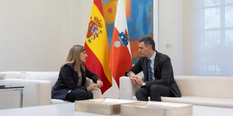 VOX califica de fracaso la reunión de la presidenta Buruaga con Sánchez