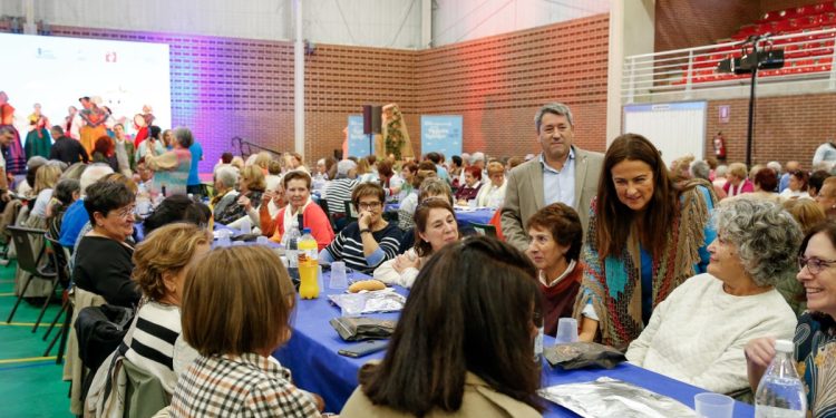 Gómez del Río destaca el papel de la mujer rural “como elemento fundamental en la construcción de Cantabria”para promover el progreso y bienestar