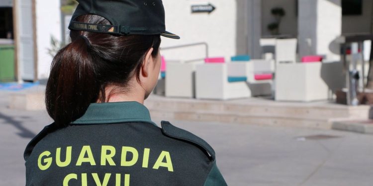 Dos detenidos por la Guardia Civil por hurto de joyas en una vivienda de Castro Urdiales, haciéndose pasar por fontaneros