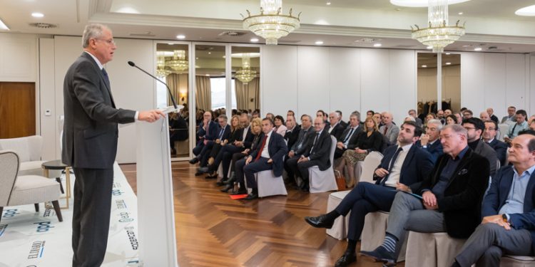 Arasti reconoce la contribución de los directivos empresariales al progreso económico y social de Cantabria