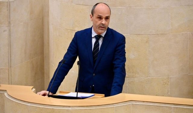 El PP alcanza un acuerdo con Vox para la aprobación de la Ley de Simplificación Administrativa de Cantabria