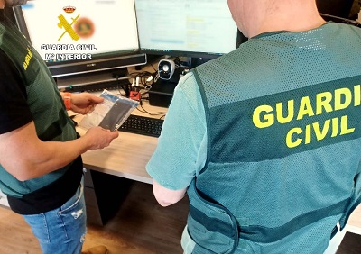 La Guardia Civil evita el cobro de una extorsión de casi 4.000 euros y detiene a los presuntos autores