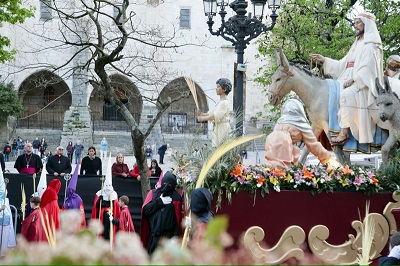 Urrutia acude a los actos de la procesión del Santo Entierro de Santander