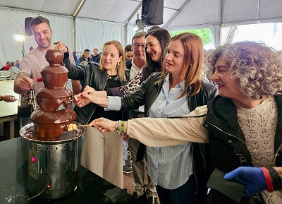 El Gobierno de Cantabria apoya la III Feria del Chocolate de la Penilla de Cayón