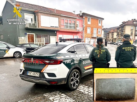 La Guardia Civil detiene a dos individuos por presunto tráfico de drogas en Sarón