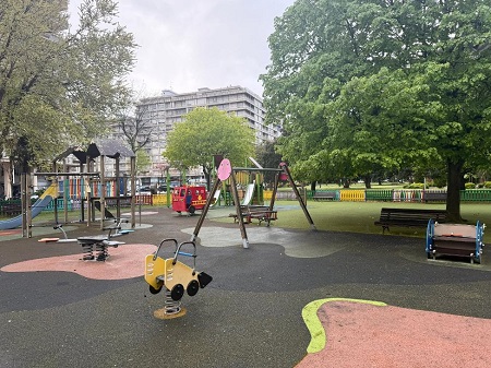 IU pide especial cuidado en el proyecto de cubrición del parque infantil de la alameda “Miramar”
