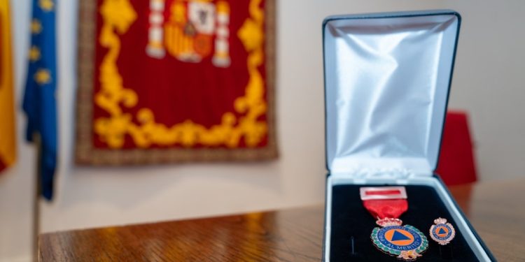 El Gobierno de España distingue a colectivos cántabros que ayudaron durante la DANA de 2024 con varias medallas